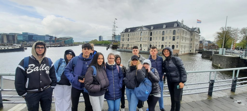 Group school mobility in Amsterdam