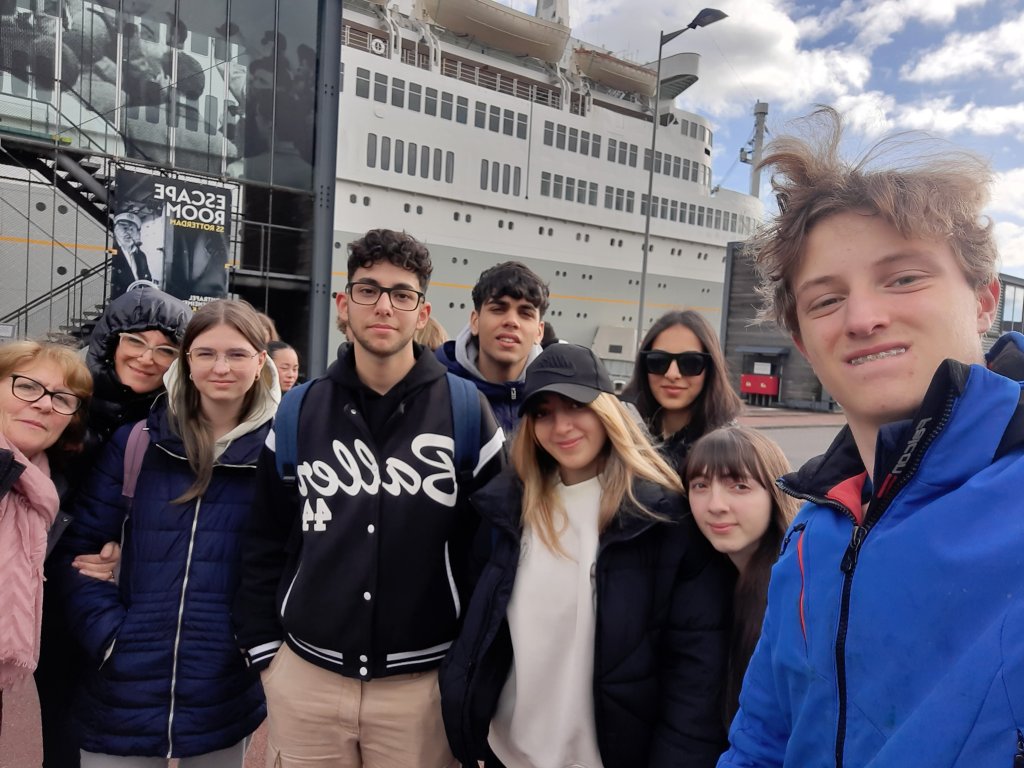 Group school mobility in Amsterdam